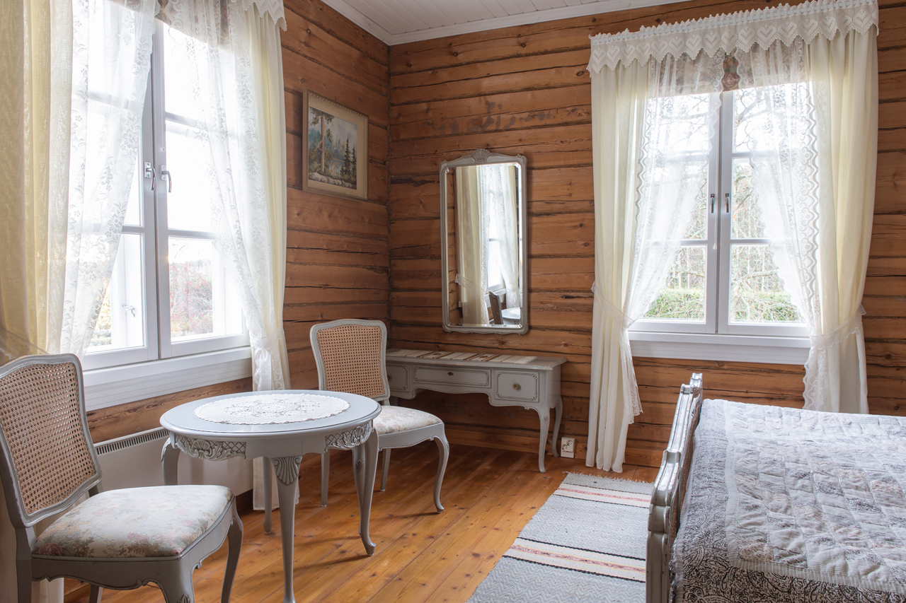 ylatuuhonen-eetula-pihakamari-2